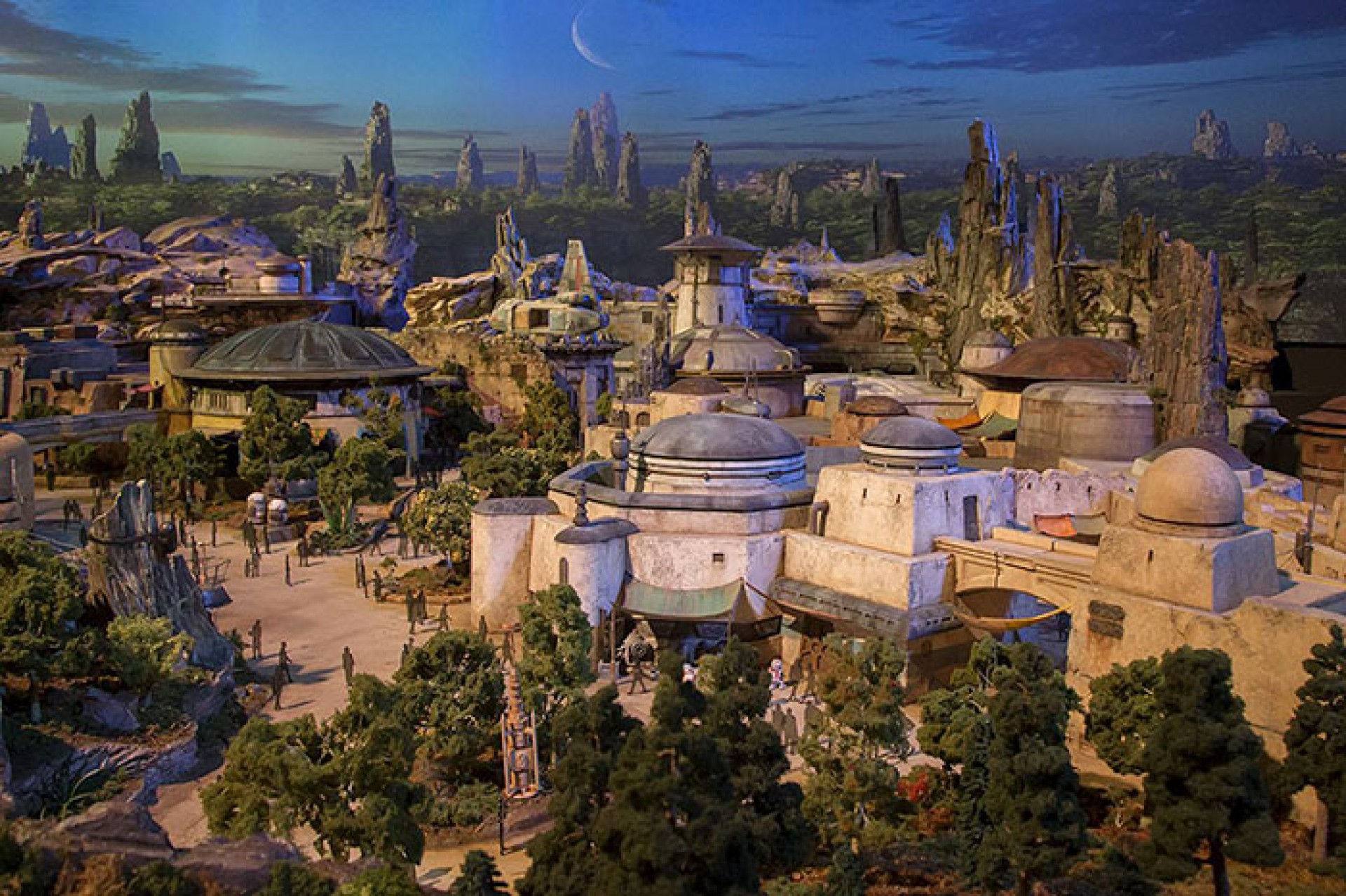 Videót tettek közzé a milliárd dolláros Star Wars parkról